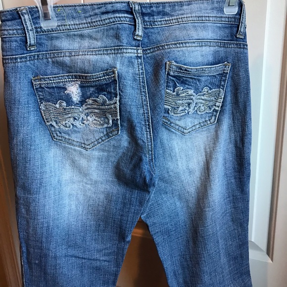 Almost Famous Distressed Skinny Jeans Size 3 - Picture 3 of 8